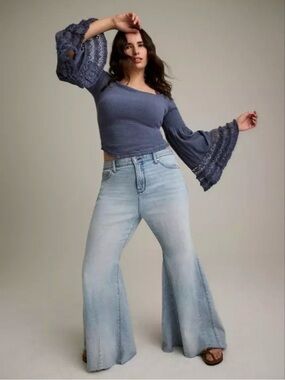 Torrid super flare festi bell bottom jeans